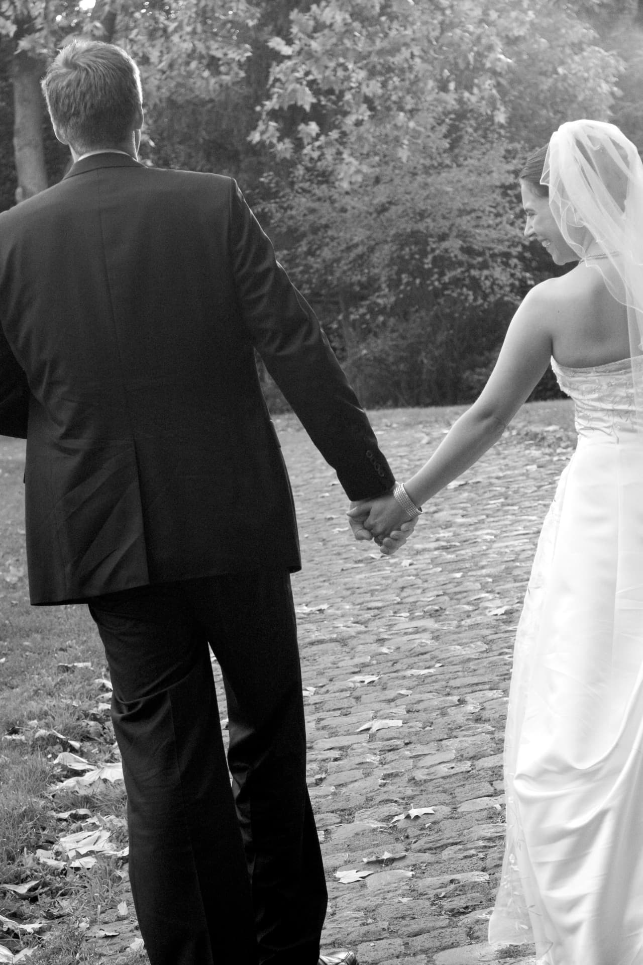 Hochzeitsfoto von Juliane & Andreas Hand in Hand